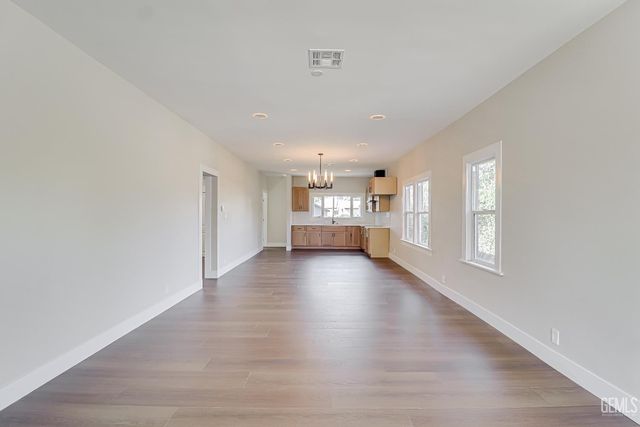 321 Oleander Avenue, Bakersfield, CA 93304