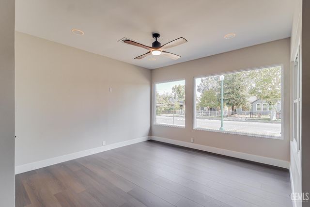 321 Oleander Avenue, Bakersfield, CA 93304
