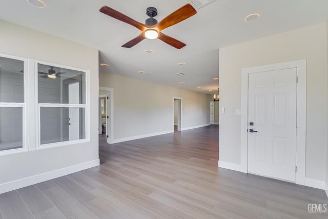 321 Oleander Avenue, Bakersfield, CA 93304