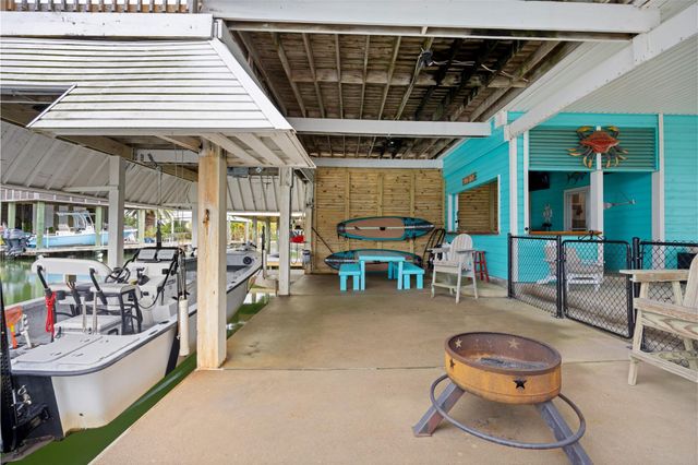 1114 Tiki Drive, Tiki Island, TX 77554