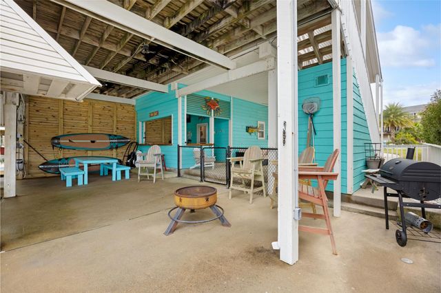 1114 Tiki Drive, Tiki Island, TX 77554