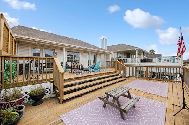 1114 Tiki Drive, Tiki Island, TX 77554