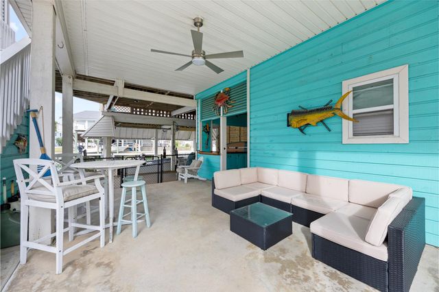 1114 Tiki Drive, Tiki Island, TX 77554