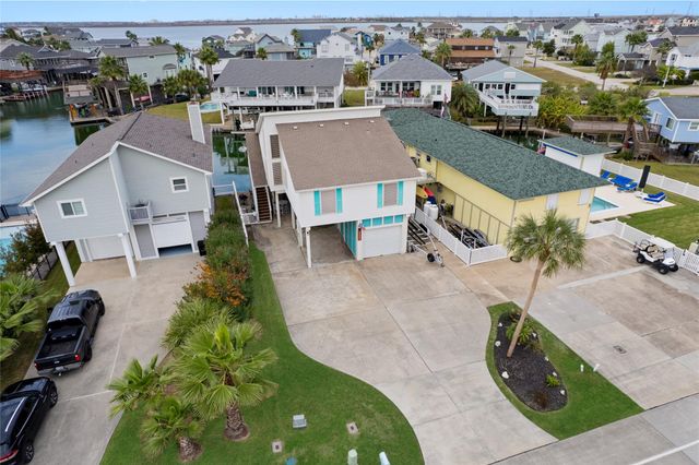 1114 Tiki Drive, Tiki Island, TX 77554