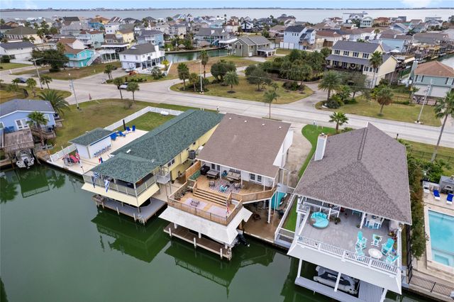 1114 Tiki Drive, Tiki Island, TX 77554