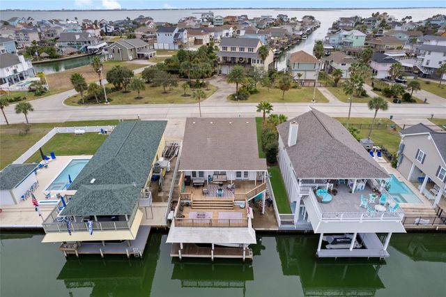1114 Tiki Drive, Tiki Island, TX 77554
