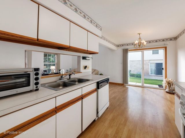 7420 Maple Drive, Justice, IL 60458