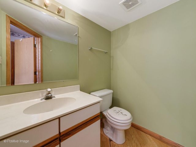 7420 Maple Drive, Justice, IL 60458