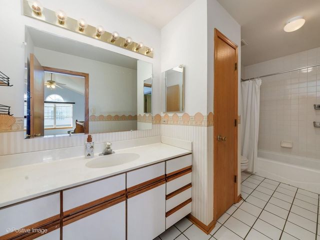 7420 Maple Drive, Justice, IL 60458