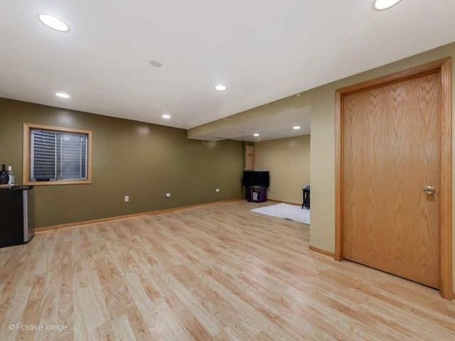 7420 Maple Drive, Justice, IL 60458