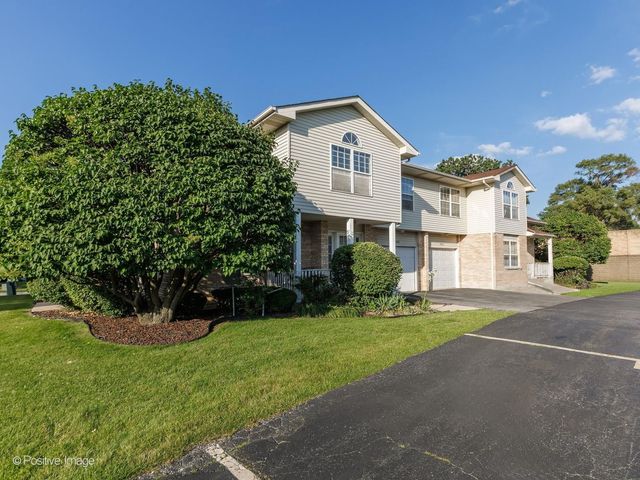 7420 Maple Drive, Justice, IL 60458