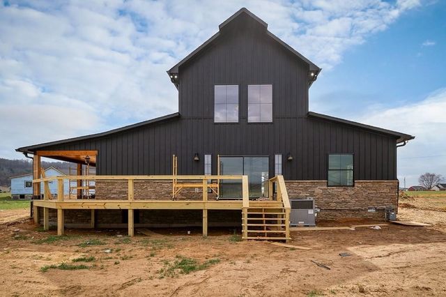123 Cattlemans Dr, Sparta, TN 38583