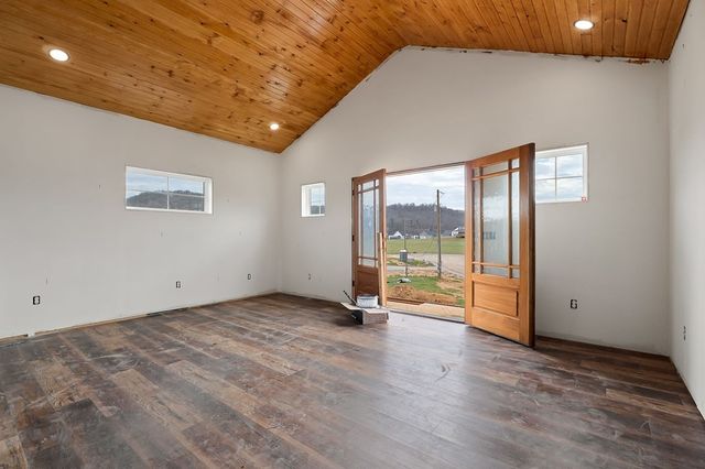 123 Cattlemans Dr, Sparta, TN 38583