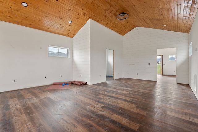 123 Cattlemans Dr, Sparta, TN 38583