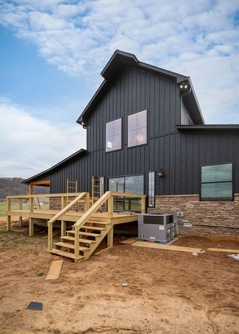 123 Cattlemans Dr, Sparta, TN 38583