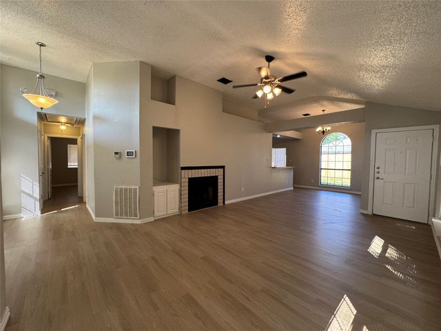 6511 Devine Drive, Arlington, TX 76001