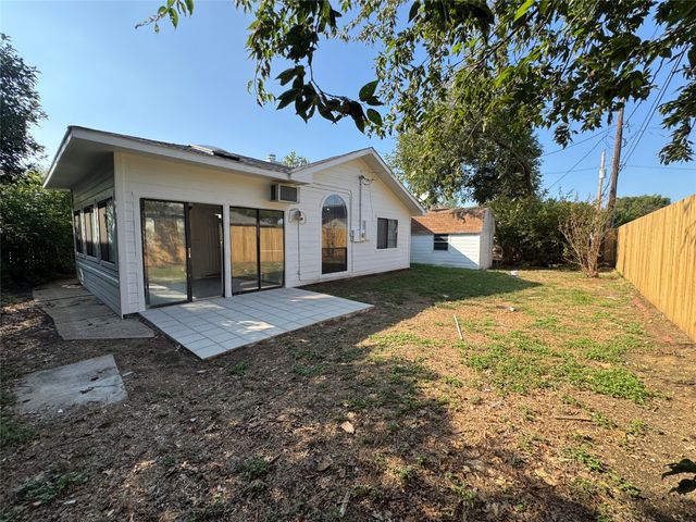 6511 Devine Drive, Arlington, TX 76001