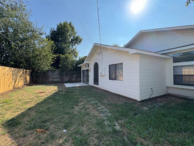 6511 Devine Drive, Arlington, TX 76001
