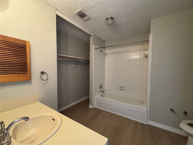 6511 Devine Drive, Arlington, TX 76001