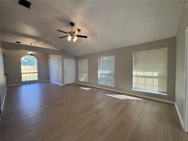 6511 Devine Drive, Arlington, TX 76001