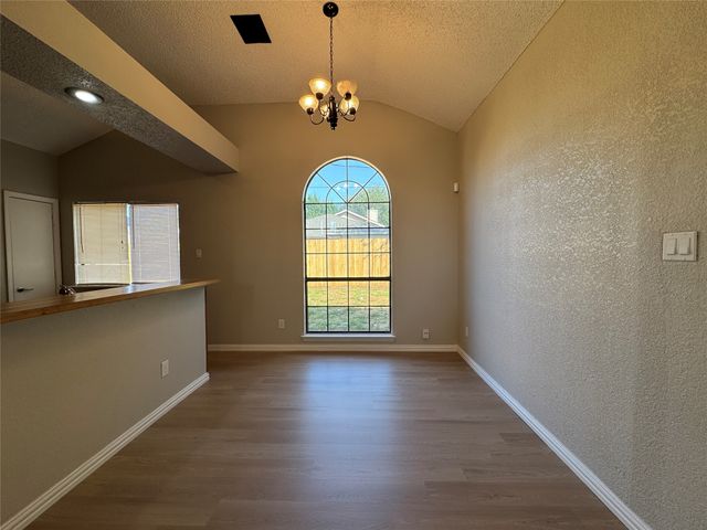6511 Devine Drive, Arlington, TX 76001