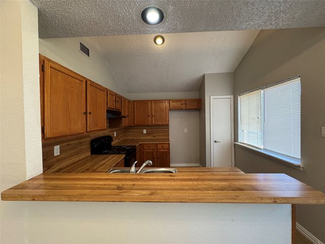 6511 Devine Drive, Arlington, TX 76001