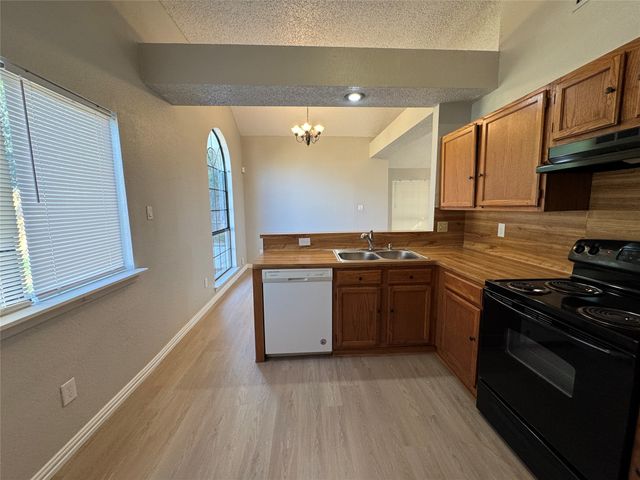 6511 Devine Drive, Arlington, TX 76001