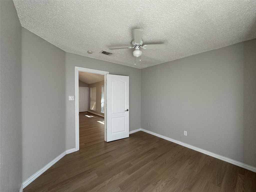 6511 Devine Drive, Arlington, TX 76001 — photo 3