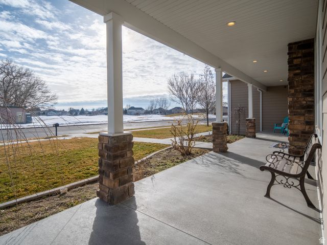 3736 W HAMMON LN, Syracuse, UT 84075