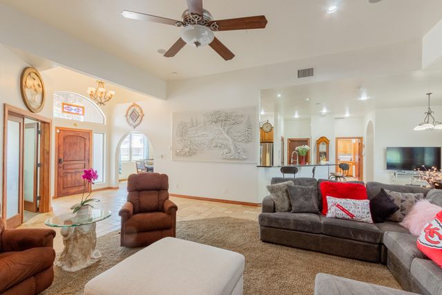 930 Titus Loop, Bosque Farms, NM 87068