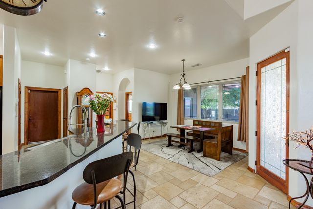 930 Titus Loop, Bosque Farms, NM 87068