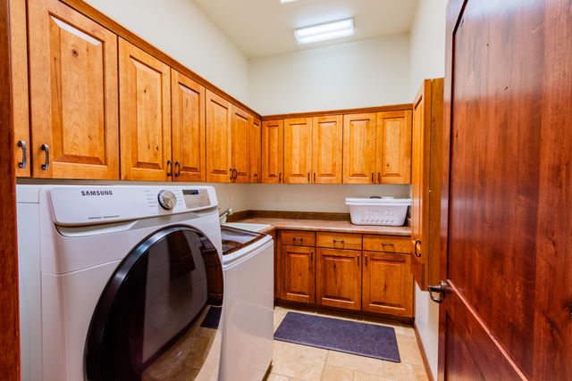 930 Titus Loop, Bosque Farms, NM 87068