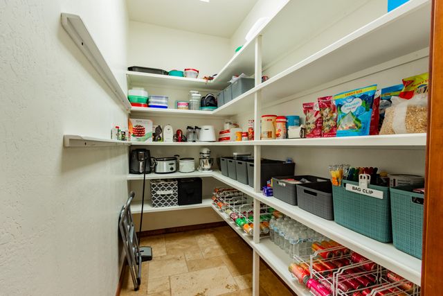 930 Titus Loop, Bosque Farms, NM 87068