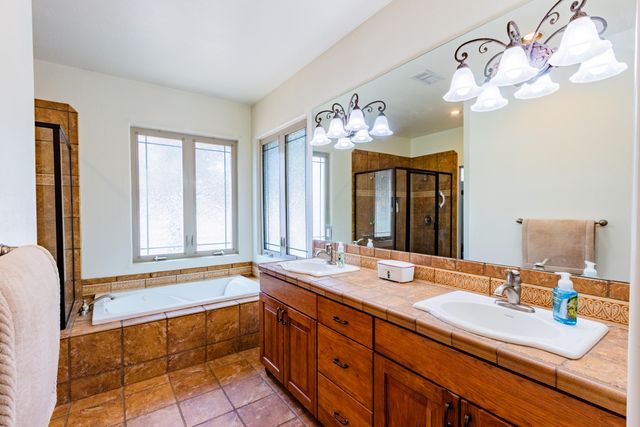 930 Titus Loop, Bosque Farms, NM 87068