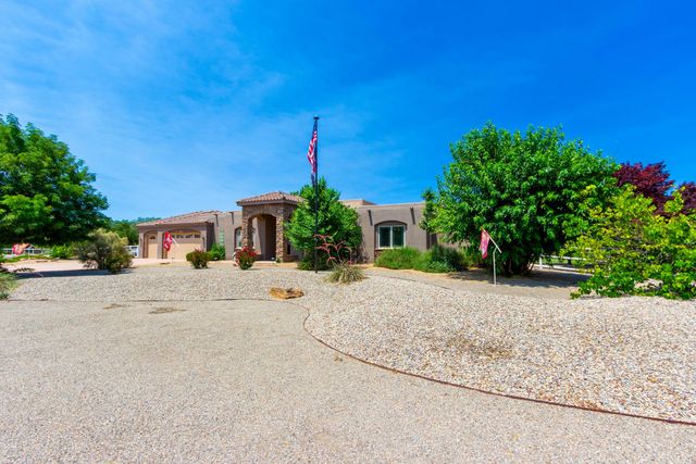930 Titus Loop, Bosque Farms, NM 87068