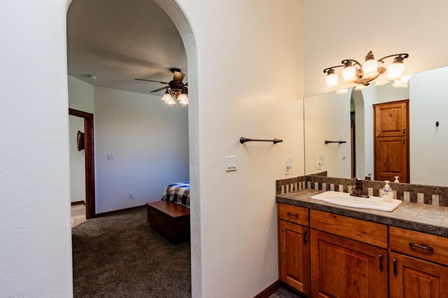 930 Titus Loop, Bosque Farms, NM 87068