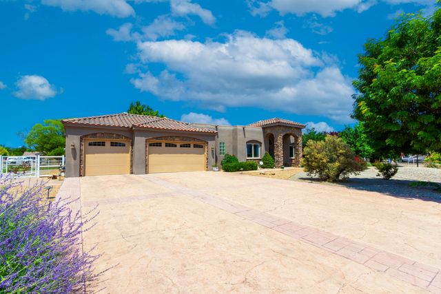 930 Titus Loop, Bosque Farms, NM 87068