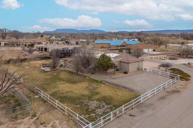 930 Titus Loop, Bosque Farms, NM 87068