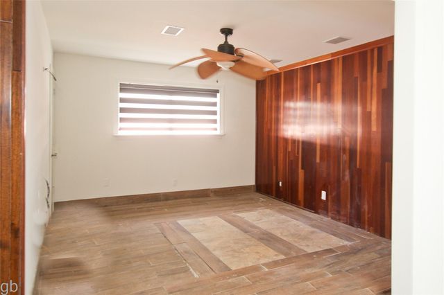 5530 Loch Lomond Drive, Houston, TX 77096