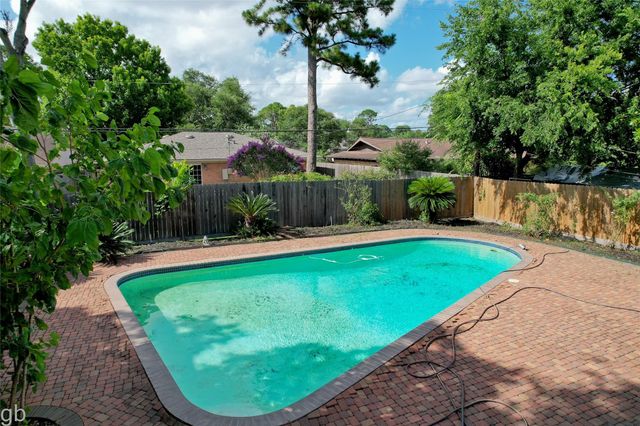 5530 Loch Lomond Drive, Houston, TX 77096