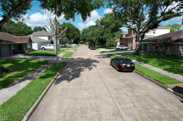 5530 Loch Lomond Drive, Houston, TX 77096
