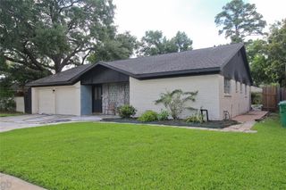 5530 Loch Lomond Drive, Houston, TX 77096