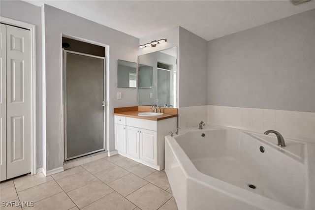 528 Peerless CIR, Lehigh Acres, FL 33974