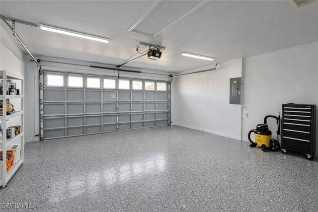 528 Peerless CIR, Lehigh Acres, FL 33974