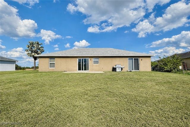 528 Peerless CIR, Lehigh Acres, FL 33974