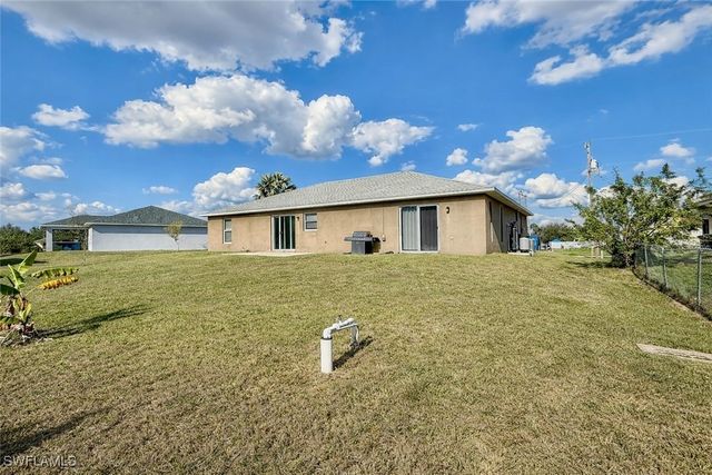 528 Peerless CIR, Lehigh Acres, FL 33974