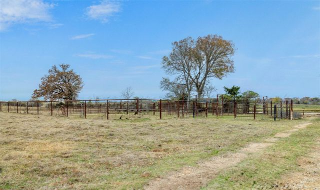 2150 County Road 412, Lexington, TX 78947