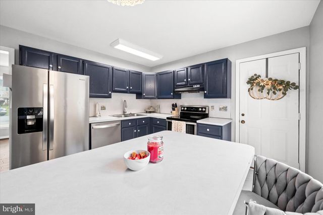 4 BRISTOL CT, Newark, DE 19702