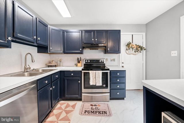 4 BRISTOL CT, Newark, DE 19702