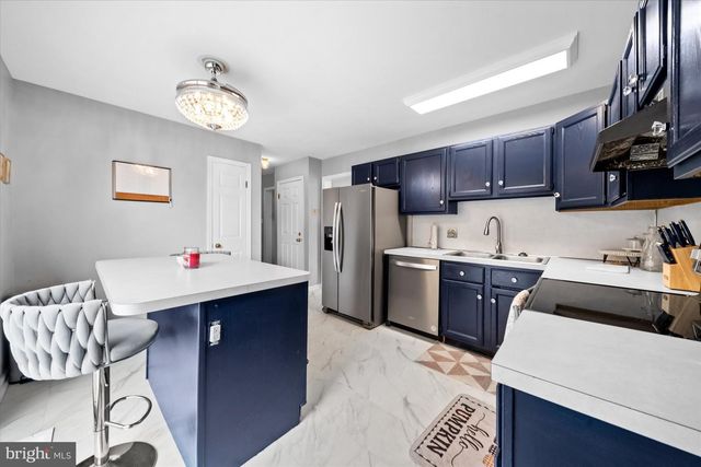 4 BRISTOL CT, Newark, DE 19702